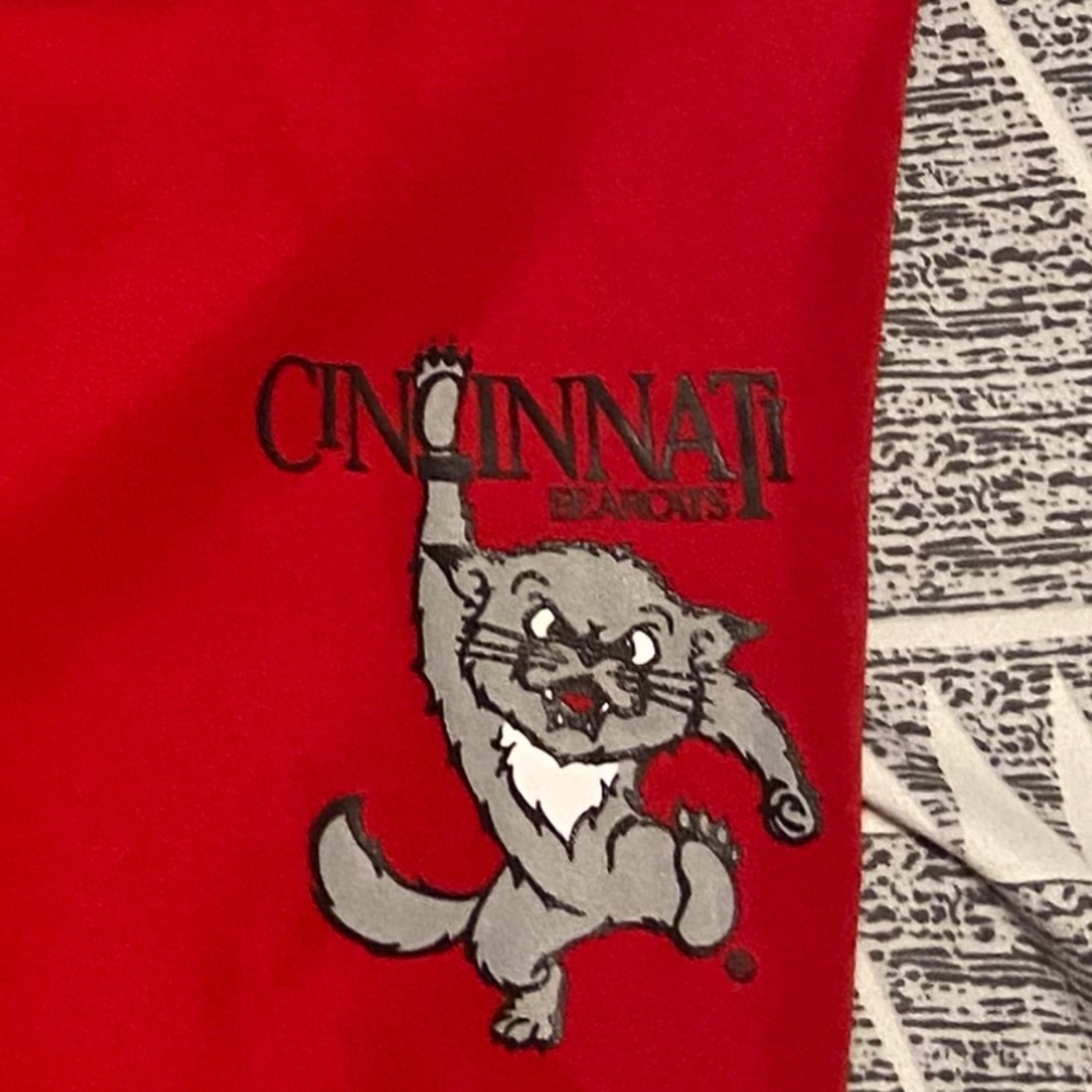 Men’s size Large, Champion branded windbreaker with Cincinnati Bearcats logo.